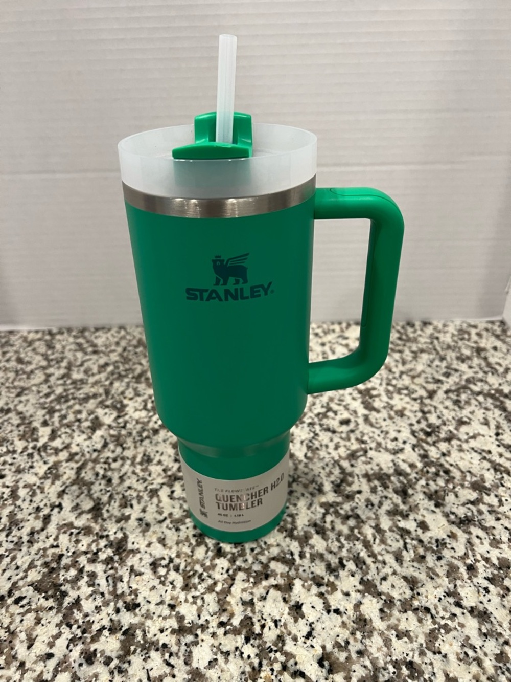 Stanley Meadow Green Quencher H2.0 Tumbler with Handle New 40 Oz